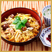 秋のおすすめランチ 3種のきのこと伊達鶏の親子丼の画像