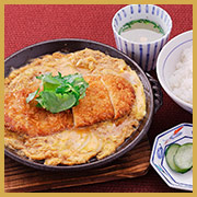 秋のおすすめランチ チキンカツ煮 土鍋和風だし仕立ての画像